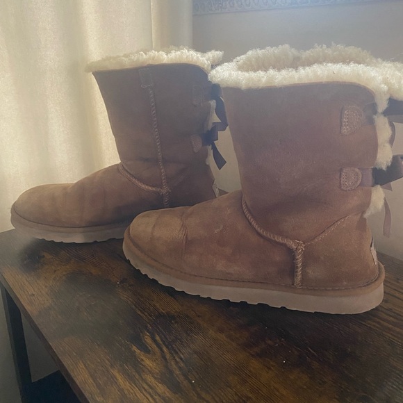 Girls Uggs - Picture 1 of 6